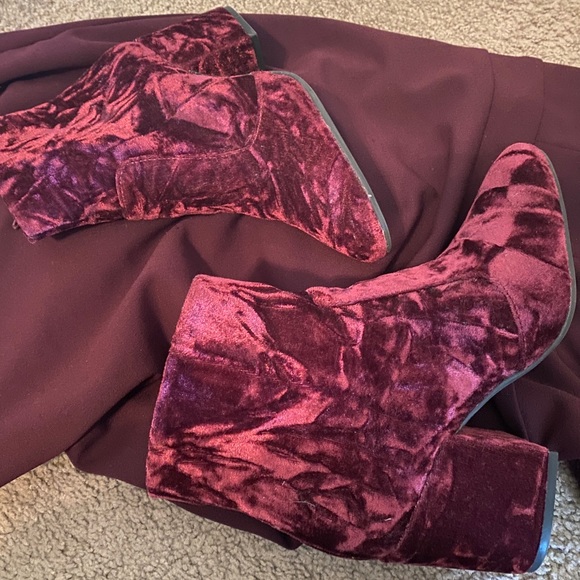 Gianni Bini Plum Velvet Heel Ankle Boots - Picture 2 of 7